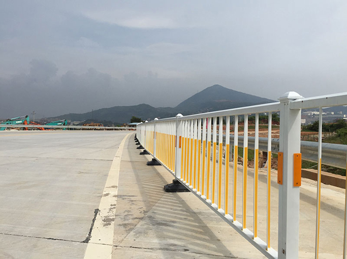 道路隔離欄(lán)